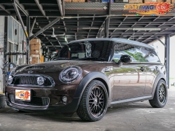 MINI R55 สเปค 4รู100 ขอบ17นิ้ว แต่คันนี้แปลงด้วยการเจาะดุมใหม่เป็น 5รู114 ครับ